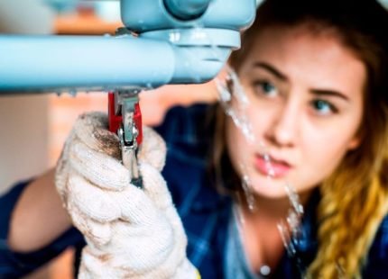 6 Things Professional Plumbers Never Do in Their Own Homes