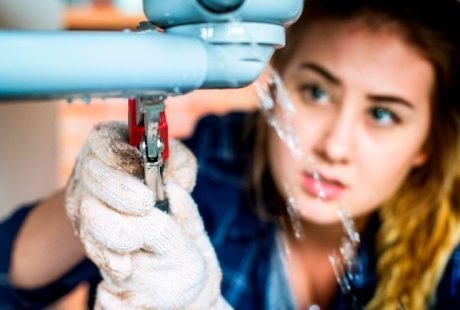 6 Things Professional Plumbers Never Do in Their Own Homes
